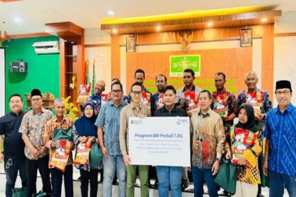 Wujud TJSL, BRI Sidoarjo Gandeng Yayasan Kamil Peduli Salurkan 2.000 Paket Sembako